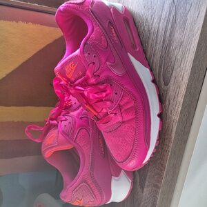 HOT PINK NIKE AIR MAX